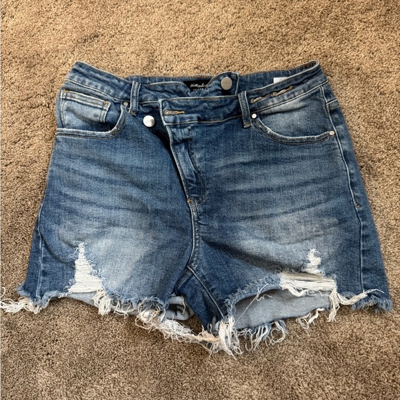 RISEN JEANS Distressed Women Asymmetrical Denim Distressed Shorts - Size Large - Picture 7 of 10